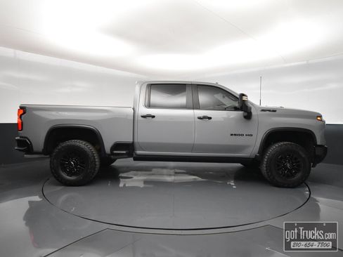 Used 2025 Chevrolet Silverado 2500 ZR2 w/ Technology Package AWD/4WD image 53