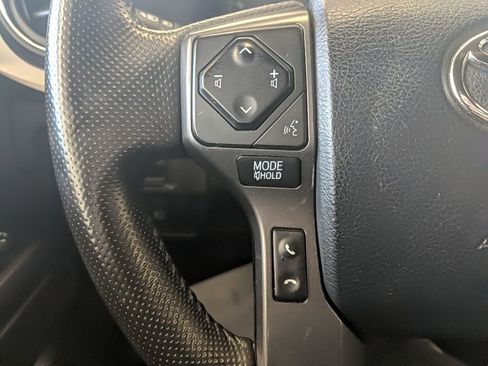 Used 2019 Toyota Tacoma TRD Sport image 18