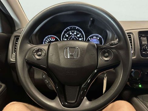 Used 2016 Honda HR-V LX image 36