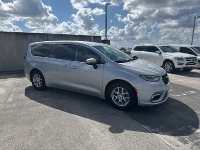 Used 2023 Chrysler Pacifica Touring-L