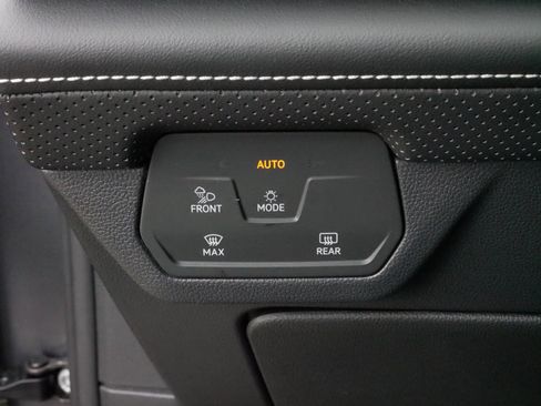 Certified 2024 Volkswagen Atlas SE image 27