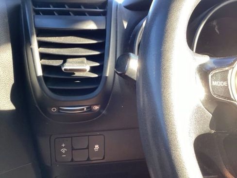 Used 2016 Kia Soul FWD image 29