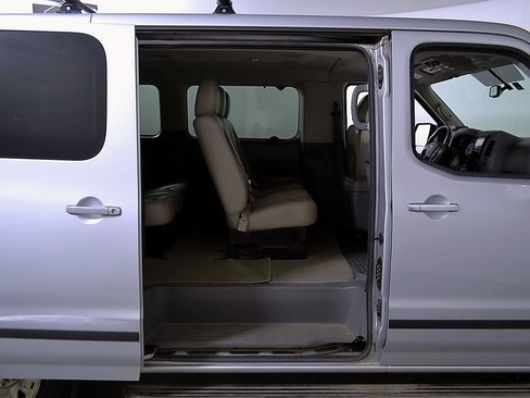 Used 2017 Nissan NV 3500 SL RWD image 12
