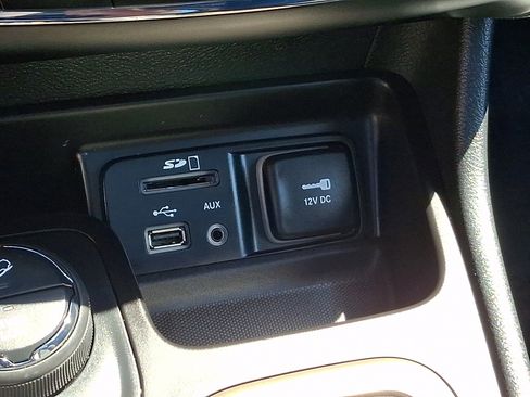 Used 2016 Jeep Cherokee Latitude w/ Comfort/Convenience Group AWD/4WD image 24
