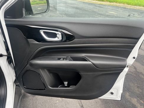 New 2025 Jeep Compass Latitude w/ Altitude Special Edition image 13