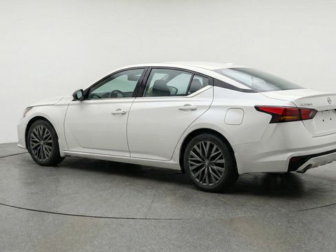 Used 2025 Nissan Altima 2.5 SV FWD image 6