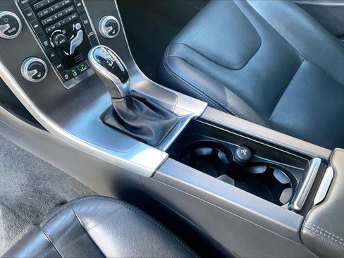 Used 2016 Volvo V60 T5 Premier w/ Technology Package image 15