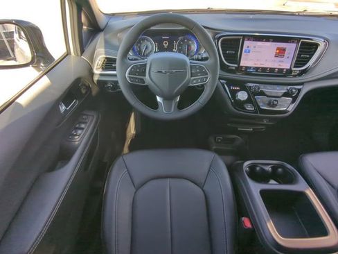 New 2026 Chrysler Pacifica Select image 20