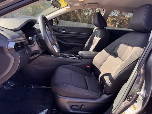 Used 2024 Nissan Altima 2.5 SV image 15