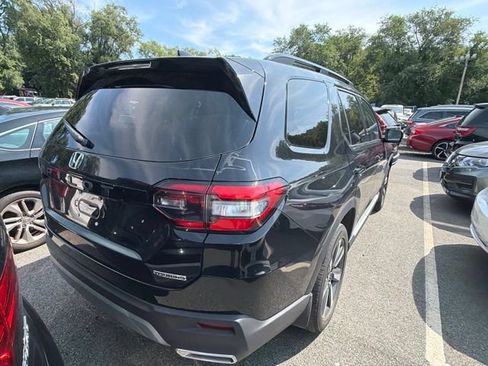Used 2023 Honda Pilot Touring image 3