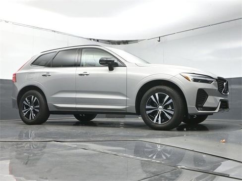 Used 2024 Volvo XC60 B5 Core w/ Protection Package Premier image 9
