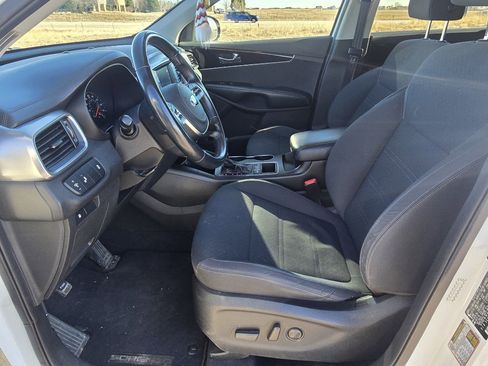 Used 2019 Kia Sorento S image 13