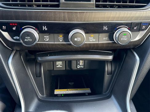 Certified 2018 Honda Accord Touring image 30