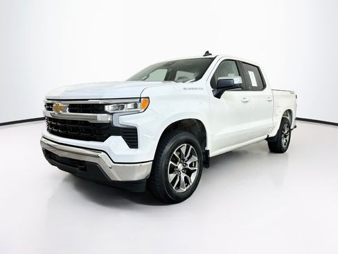 Used 2024 Chevrolet Silverado 1500 LT AWD/4WD image 3