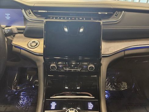 Used 2022 Jeep Grand Cherokee Overland image 18