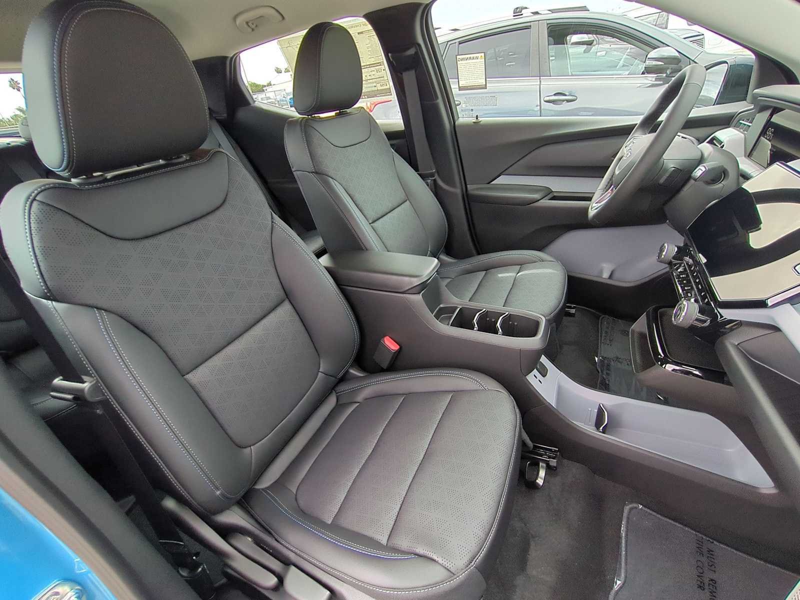New 2027 Chevrolet Bolt LT w/ Comfort Package FWD image 27