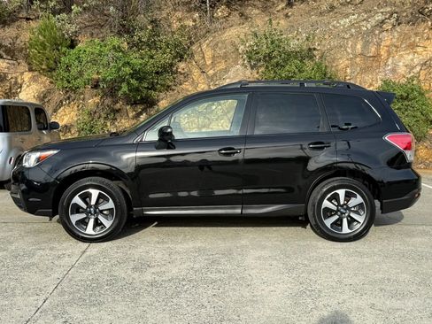 Used 2018 Subaru Forester 2.5i Premium AWD/4WD image 2