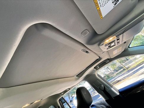 Used 2023 Toyota Highlander Limited image 24