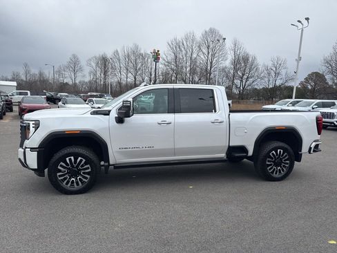 Used 2024 GMC Sierra 3500 Denali Ultimate image 2