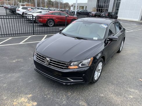 Used 2018 Volkswagen Passat 2.0T SE image 1