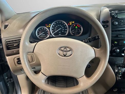 Used 2010 Toyota Sienna CE image 19