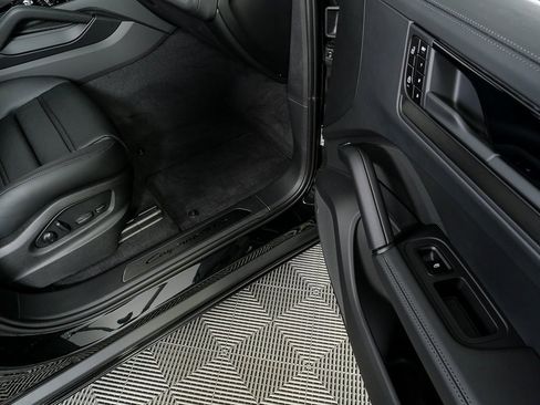 New 2026 Porsche Cayenne GTS image 27