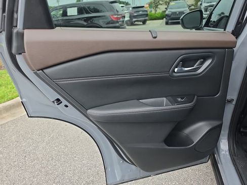 Used 2023 Nissan Rogue SL w/ SL Premium Package FWD image 14