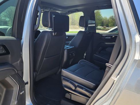 Used 2025 Chevrolet Tahoe Premier AWD/4WD image 6