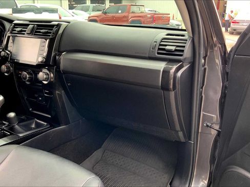 Used 2022 Toyota 4Runner TRD Off-Road Premium w/ Moonroof Package AWD/4WD image 18