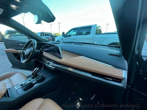 Used 2024 Cadillac XT4 Sport image 25