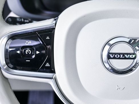 Used 2019 Volvo XC60 T8 Inscription w/ Advanced Package image 11