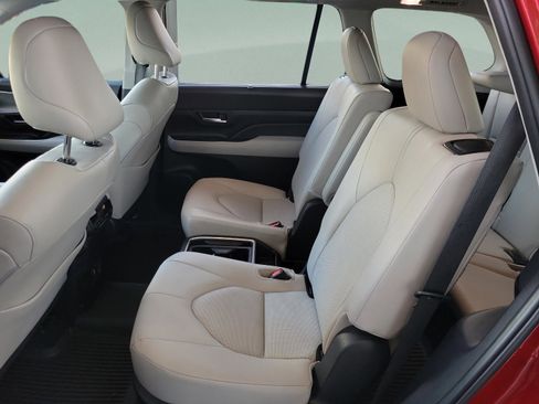 Certified 2025 Toyota Grand Highlander XLE image 9