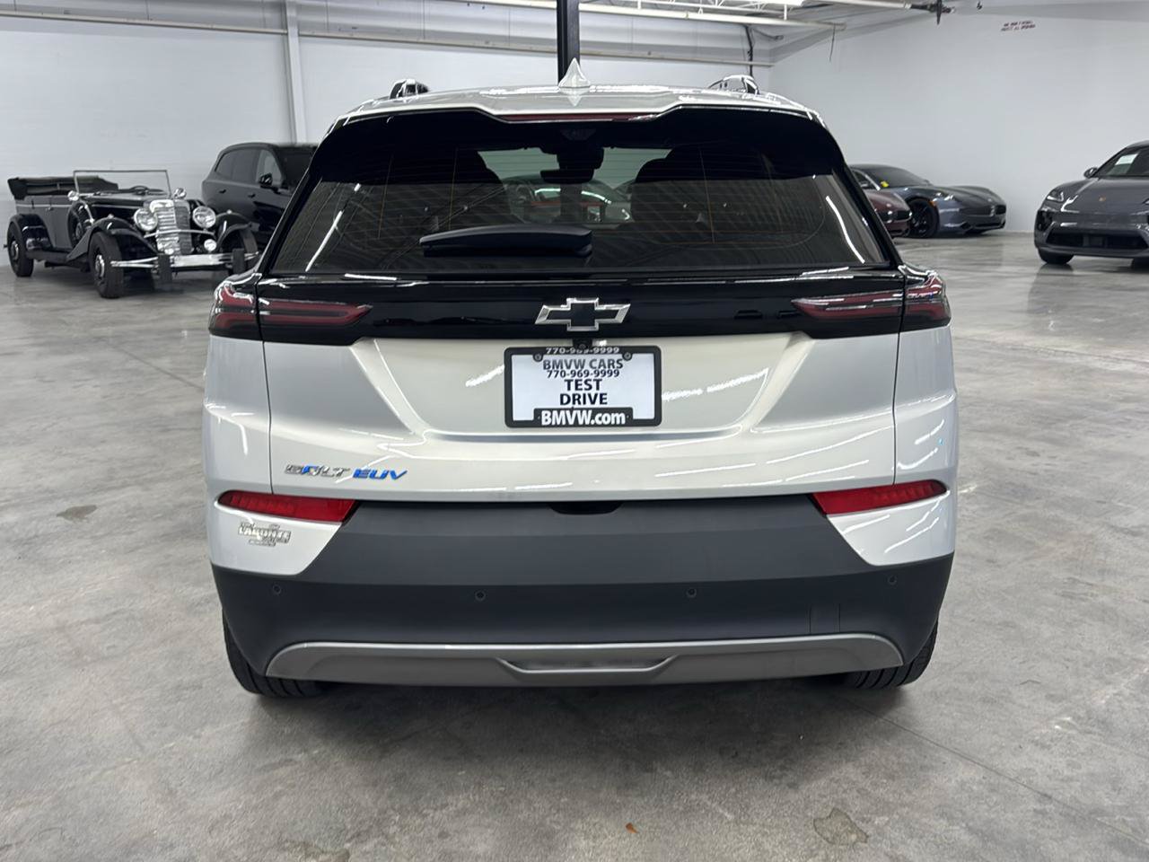 Used 2023 Chevrolet Bolt EUV Premier w/ Sun & Sound Package FWD image 9