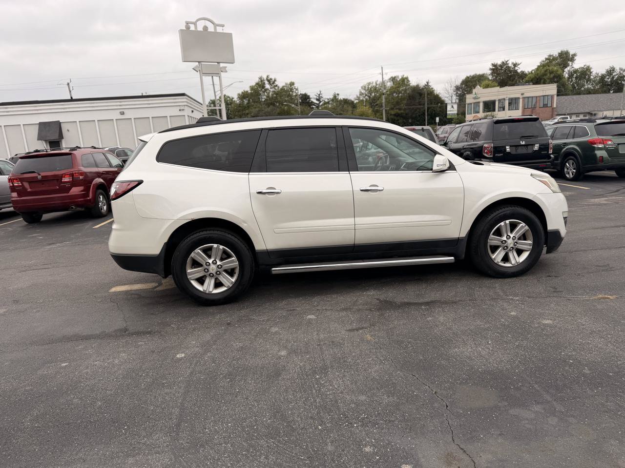 Used 2014 Chevrolet Traverse LT w/ LPO, 'HIT The Road' Package FWD image 8