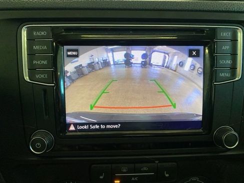 Used 2018 Volkswagen Jetta SE FWD image 21