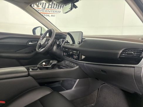 Used 2023 Nissan Rogue SL w/ SL Premium Package image 34