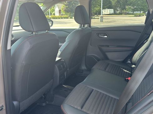 Used 2025 Nissan Rogue SV AWD/4WD image 10