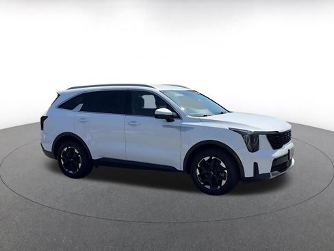 Used 2024 Kia Sorento S FWD image 2