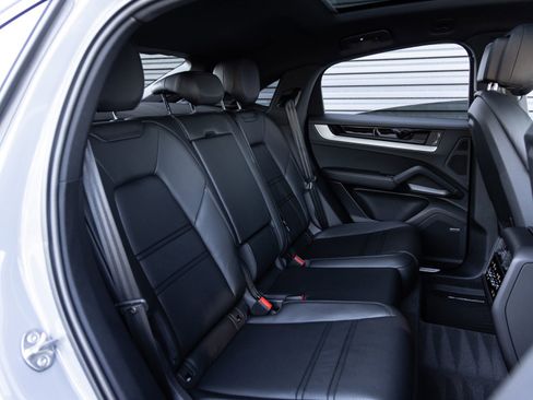 Certified 2026 Porsche Cayenne Coupe image 31