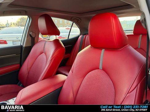 Used 2020 Toyota Camry XSE image 21