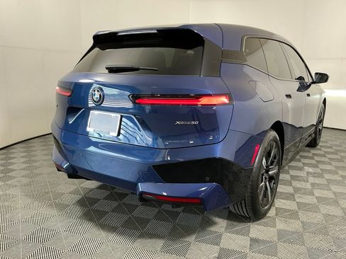 Used 2023 BMW iX xDrive50 w/ Sport Package AWD/4WD image 5