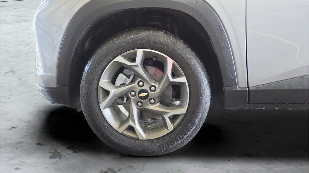 Used 2025 Chevrolet Trax LT w/ LT Convenience Package FWD image 27