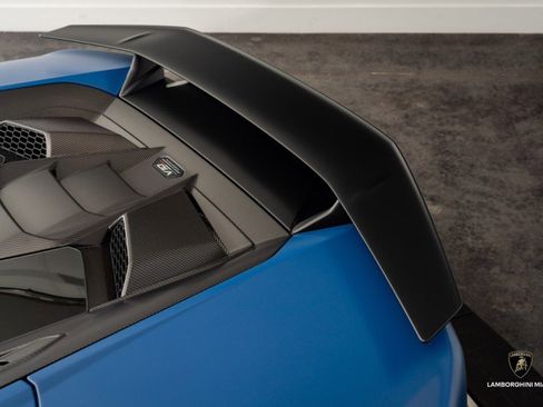 Used 2023 Lamborghini Huracan Tecnica image 10