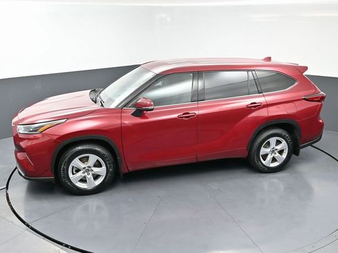 Used 2021 Toyota Highlander LE image 52