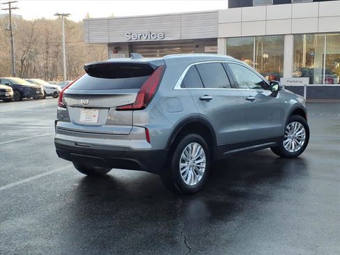 Used 2024 Cadillac XT4 Luxury w/ Cold Weather Package image 5