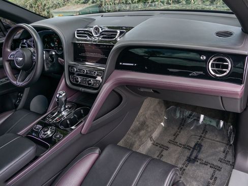 Certified 2022 Bentley Bentayga AWD/4WD image 2