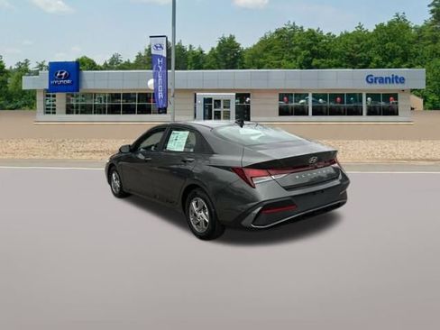Certified 2024 Hyundai Elantra SE FWD image 9