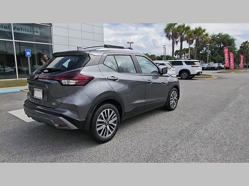Used 2021 Nissan Kicks SV FWD image 32