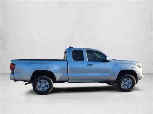 Used 2022 Toyota Tacoma SR image 4