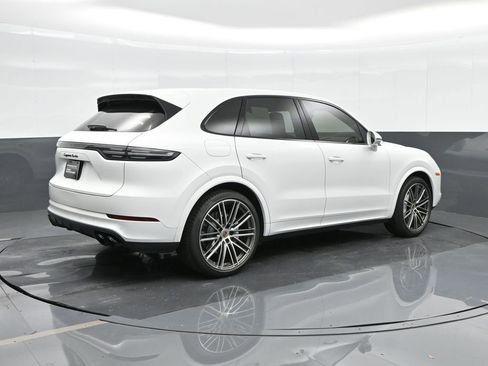 Certified 2022 Porsche Cayenne Turbo image 7